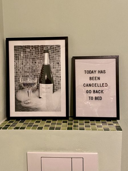 Bild Champagner im Bad und Poster Spruch